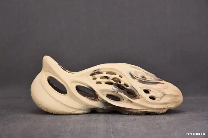 RNNR Cream MX Clay Foam Yeezy Adidas GX8774 0525